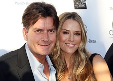 Junto a su última esposa Brooke Mueller con la cual también tuvo problemas de violencia doméstica